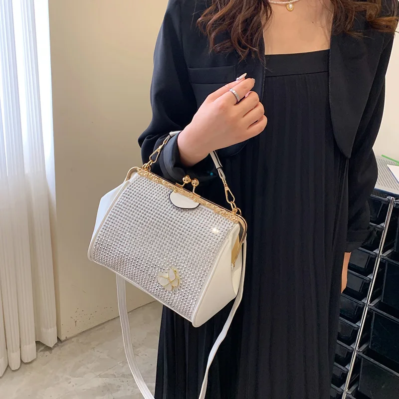 Luxury Women Shining Hot Diamond Shell Clip Evening Clutch Fashion Lady Chain Shoulder Bags Lady Bling Crystal Crossbody Bags