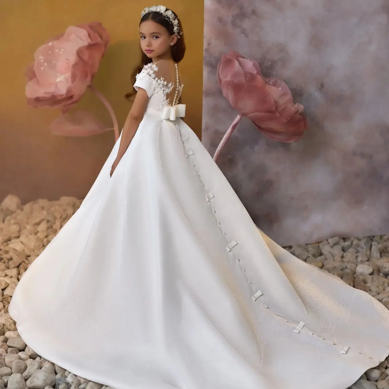 Robes de demoiselle d'honneur en satin blanc pour mariage, robes de première communion de bébé perlées personnalisées pour petites filles, fête d'anniversaire