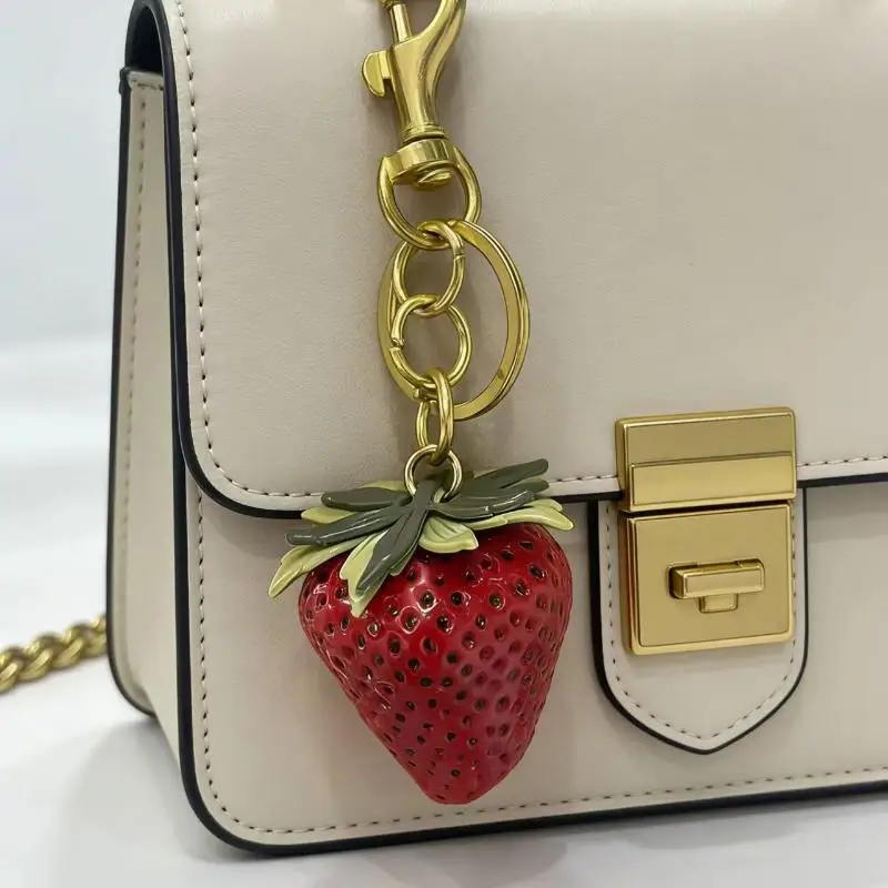 Damen-Taschenanhänger Dekoration Cartoon-Erdbeer-Schlüsselanhänger Damen-Taschenanhänger Charm Taschenanhänger Schlüsselanhänger Niedliche Taschenaccessoires Geschenke – Detail 7