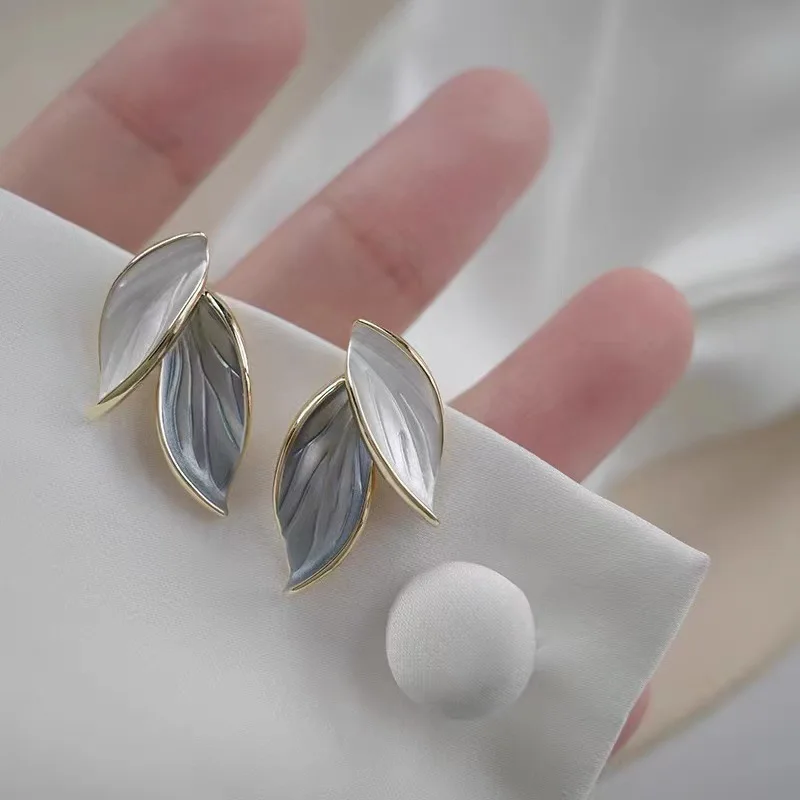 New Korean Arrival Metal Trendy Fresh Lovely Sweet Grey Leaf Stud Earrings For Women 2024 Fashion Jewelry