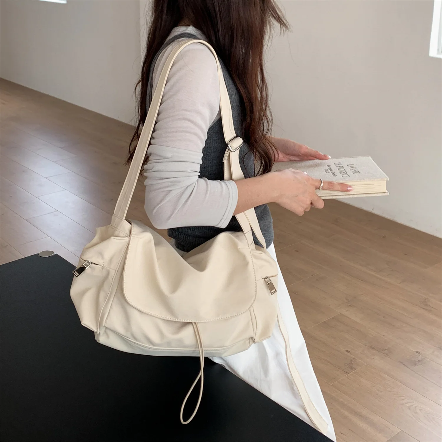 

Simple Nylon Crossbody Bag for Women Large Capacity Flip Top Casual Shoulder Bag