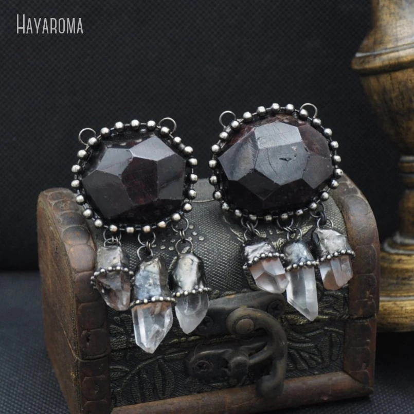 

10Pcs Wholesale Soldered Free Form Vintage Handmade Jewelry Antique Silver Color Tin Clear Crystal Garnets Pendant PM43619