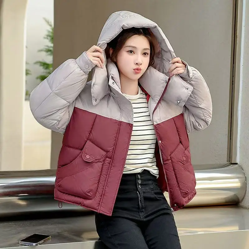 2025 الخريف الشتاء أسفل سترة المرأة سترات جديدة مقنعين الدافئة القطن معطف مبطّن الإناث موضة التباين أبلى الخبز معطف علوي