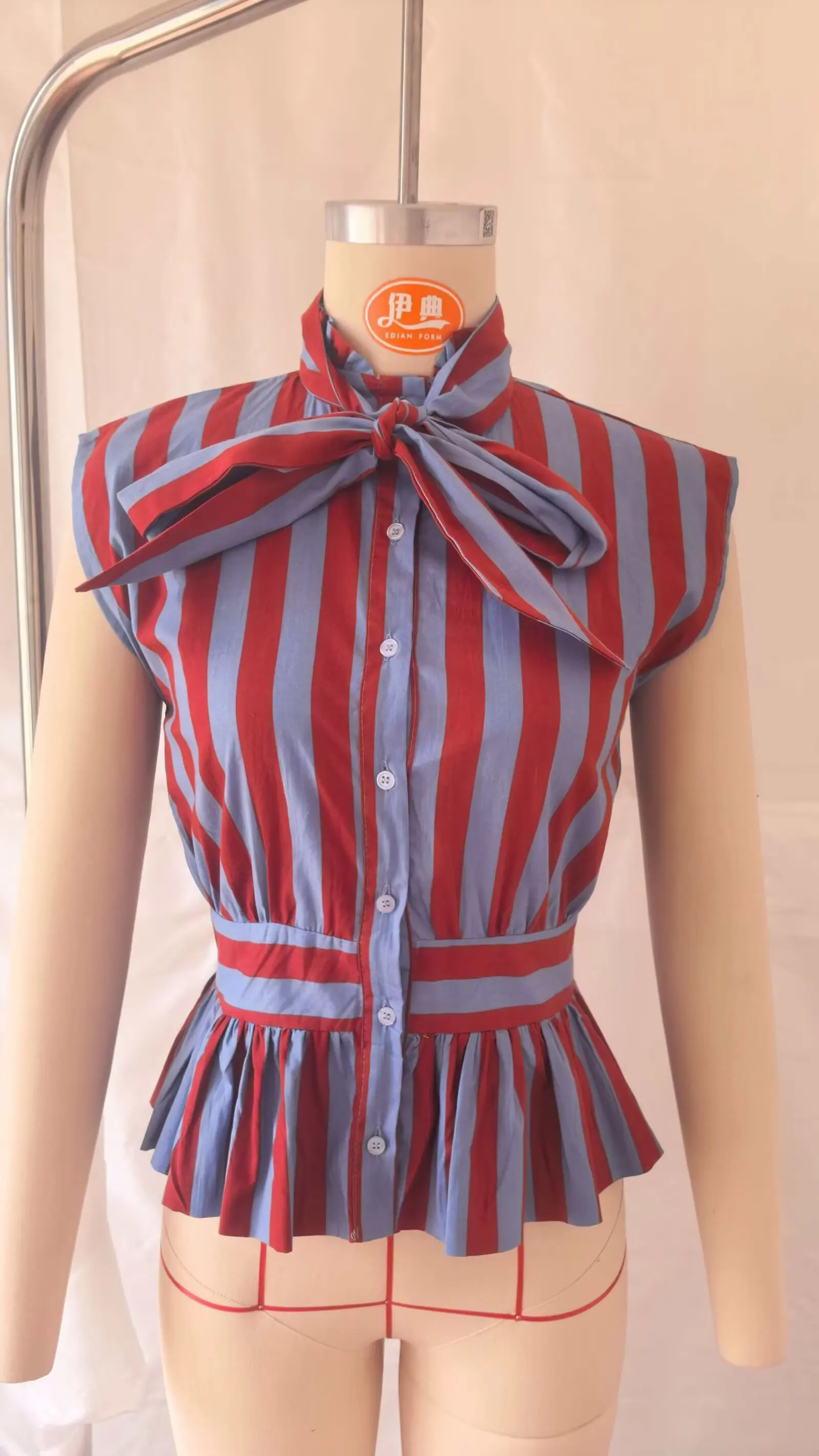 HH Damen Sommer Gestreifte Bluse mit Schleife, Rüschenkragen, Ärmellos, Knopfleiste, Peplum-Top im Preppy-Stil, Lässig für Abschlussfeier und Urlaub – Detail 11