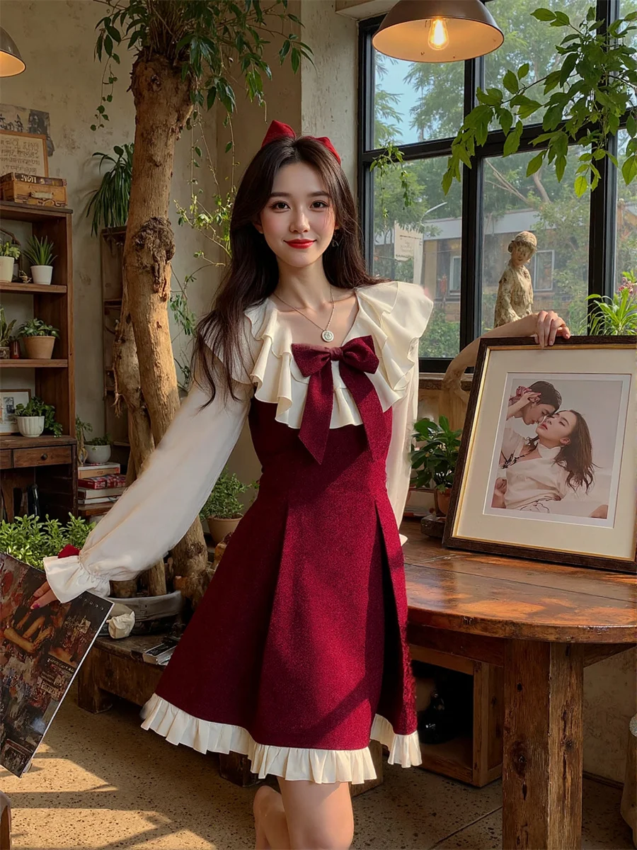 ชุดเดรสผู้หญิง ชุดราตรีทรงบอลกาวน์ ผูกโบว์ ดีไซน์อ่อนเยาว์ ผ้ากำมะหยี่ ช่วยให้ดูผอมเพรียว สายเดี่ยว ผ่าข้าง จับจีบ ผ้าเรียบเนียน ลายเกล็ดหิมะ นุ่มละมุน สำหรับงานเลี้ยง