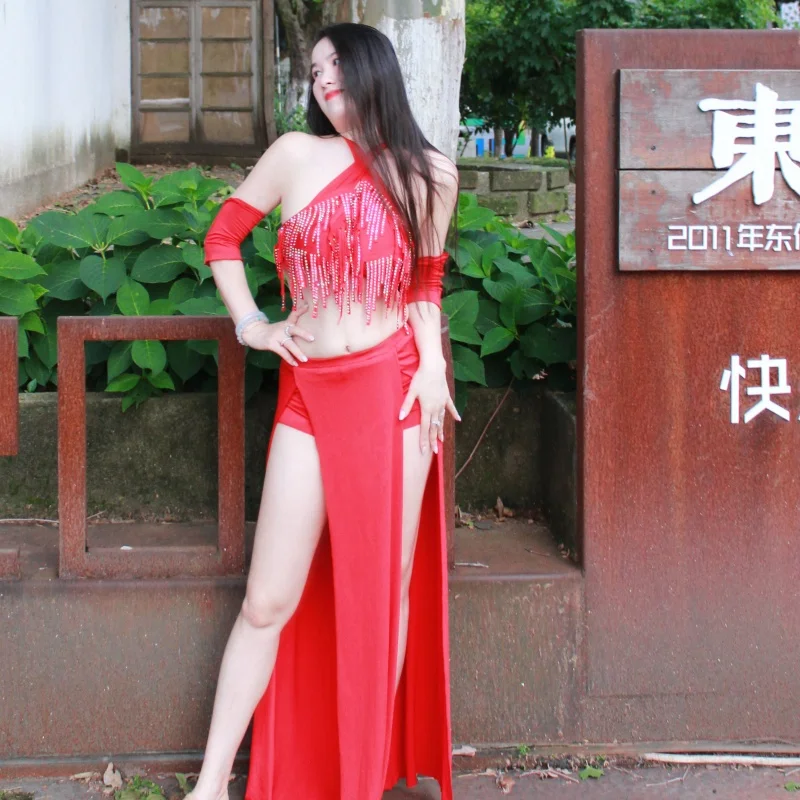 2025年新作 レディースベリーダンス衣装 ライトラグジュアリー パフォーマンスコスチューム 上級者向け セクシーで上品な競技用衣装 オリエンタルダンスセット