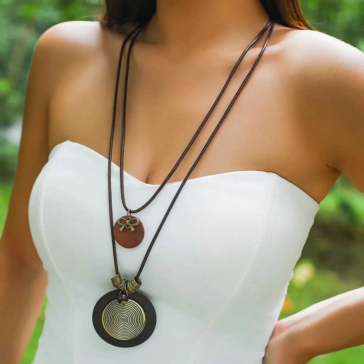 Ethnische Art Holz runde Anhänger lange Halsketten für Frauen Vintage mehr schicht ige Leder Wachs