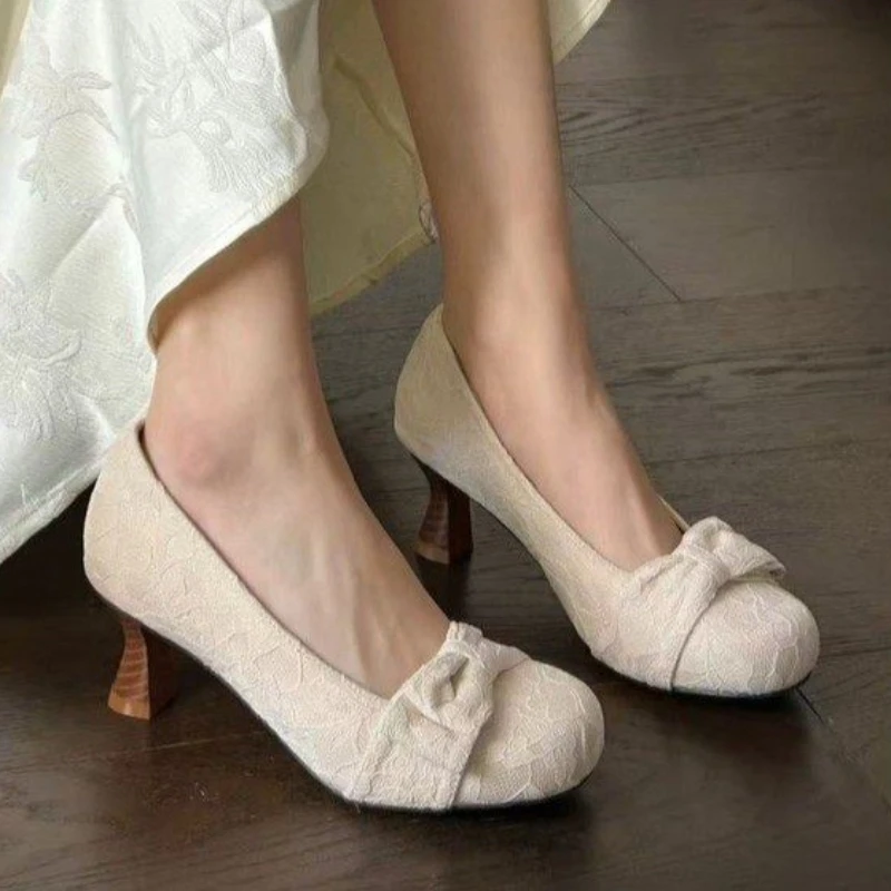 

Sweet Bow Decorated Lace Pumps Women Fashion Round Toe Shallow Chunky Heel Sandal Luxury Designer Party Dress Shoe
