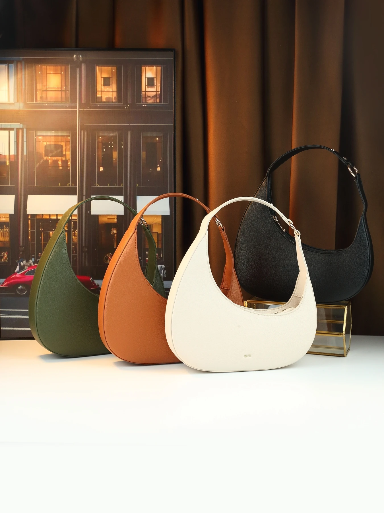 

New spring and summer niche retro crescent bag shoulder messenger bag design underarm bag