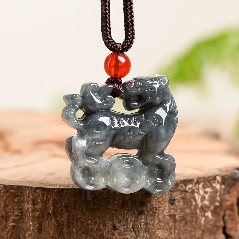 

Natural A-grade Jade Zodiac Tiger Black Chicken Seed Jade Pendant Jewelry Men's and Women's Jewelry Pendant Jade Necklace