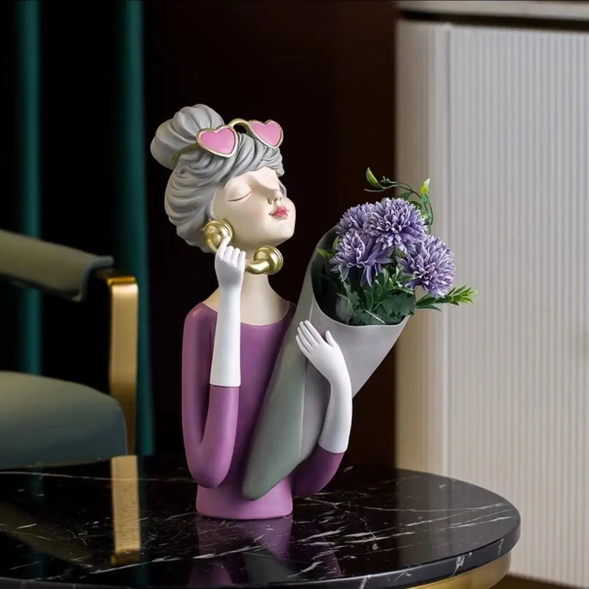 

Fugitive Princess Series Answer Phone Girl Holding Flower Art Ornament Sculpture for Living Room Porch Wine TV Cabinet Desktop H