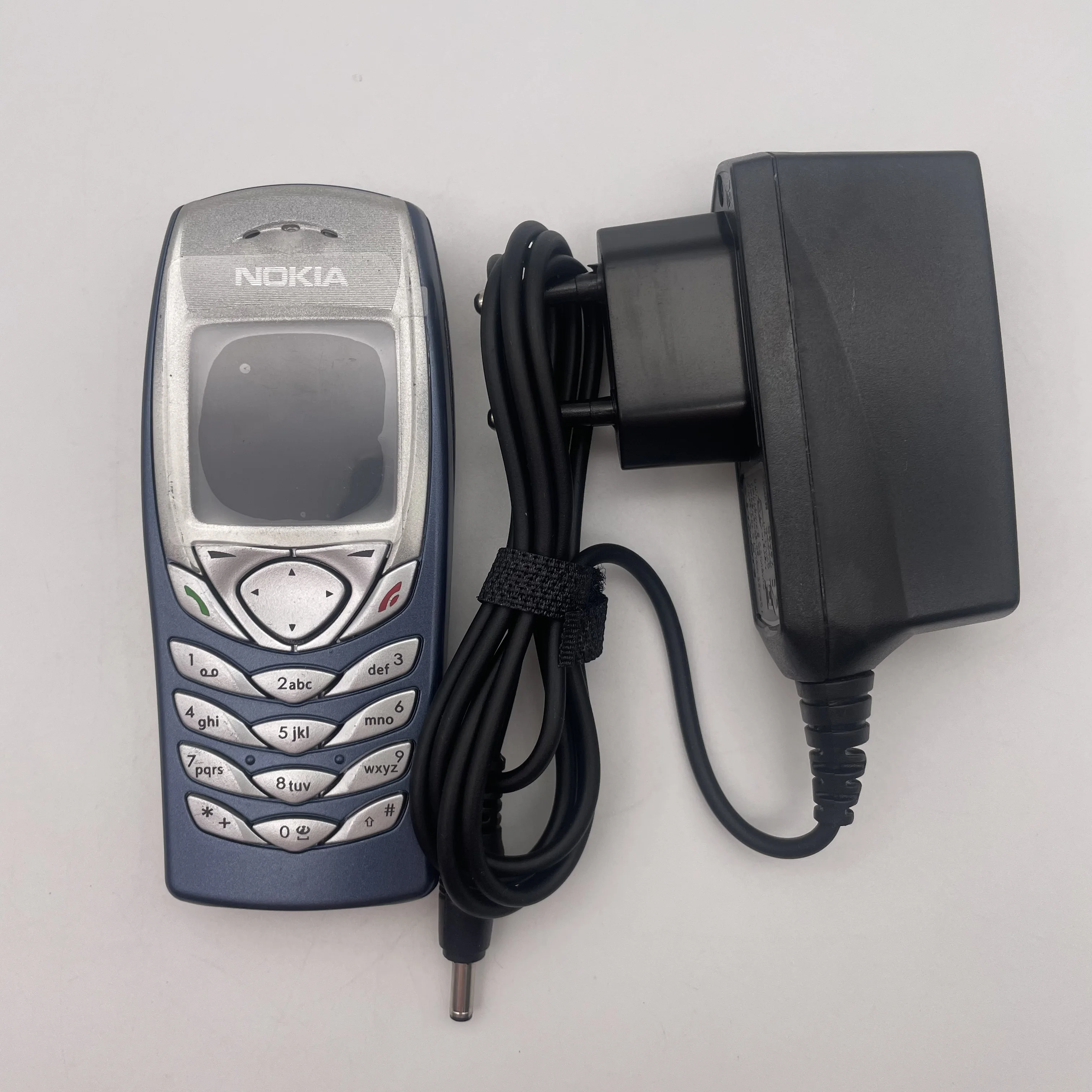 هاتف Nokia 6100 المُجدد بلوحة المفاتيح العبرية الروسية العربية