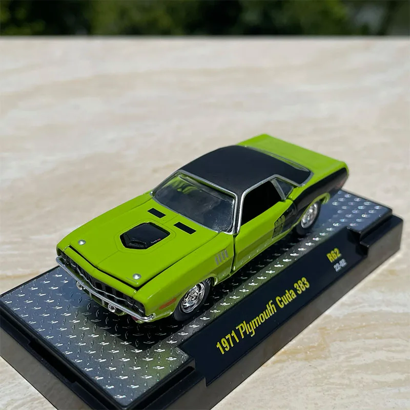

1:64 масштаб 1971, Plymouth Cuda 383, классический автомобиль, имитация сплава, модель автомобиля, статический дисплей, Коллекционная игрушка, подарок, сувенирное украшение