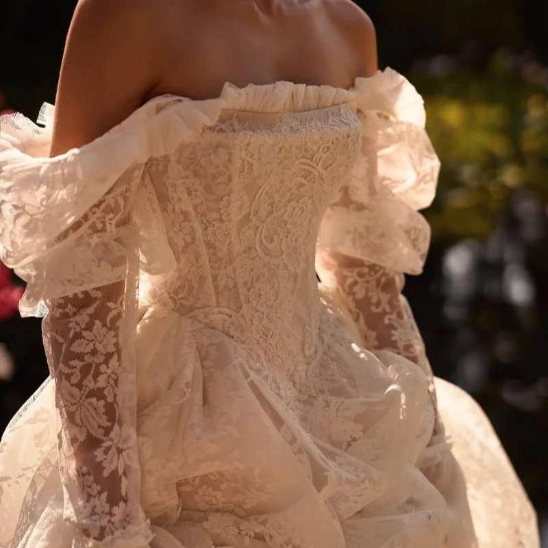 

Shiny courtly style white Wedding Dresses The corset glitter lace decal off-shoulder long sleeves Bridal Gowns multi-layer Made