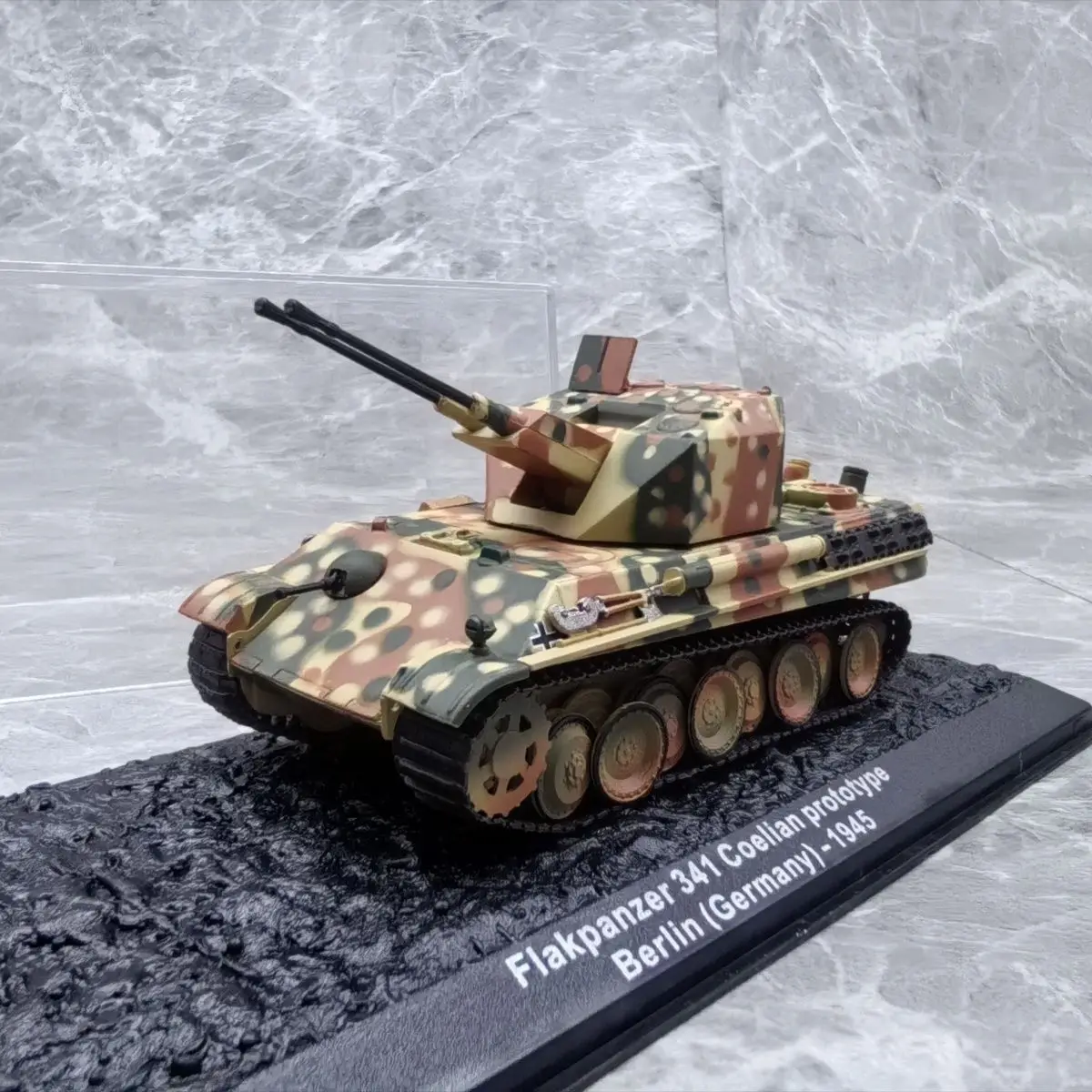 1/72 French Leclerc T5 tank, NATO camouflage, 1997 (alloy（main body）+plastic material) model ornament