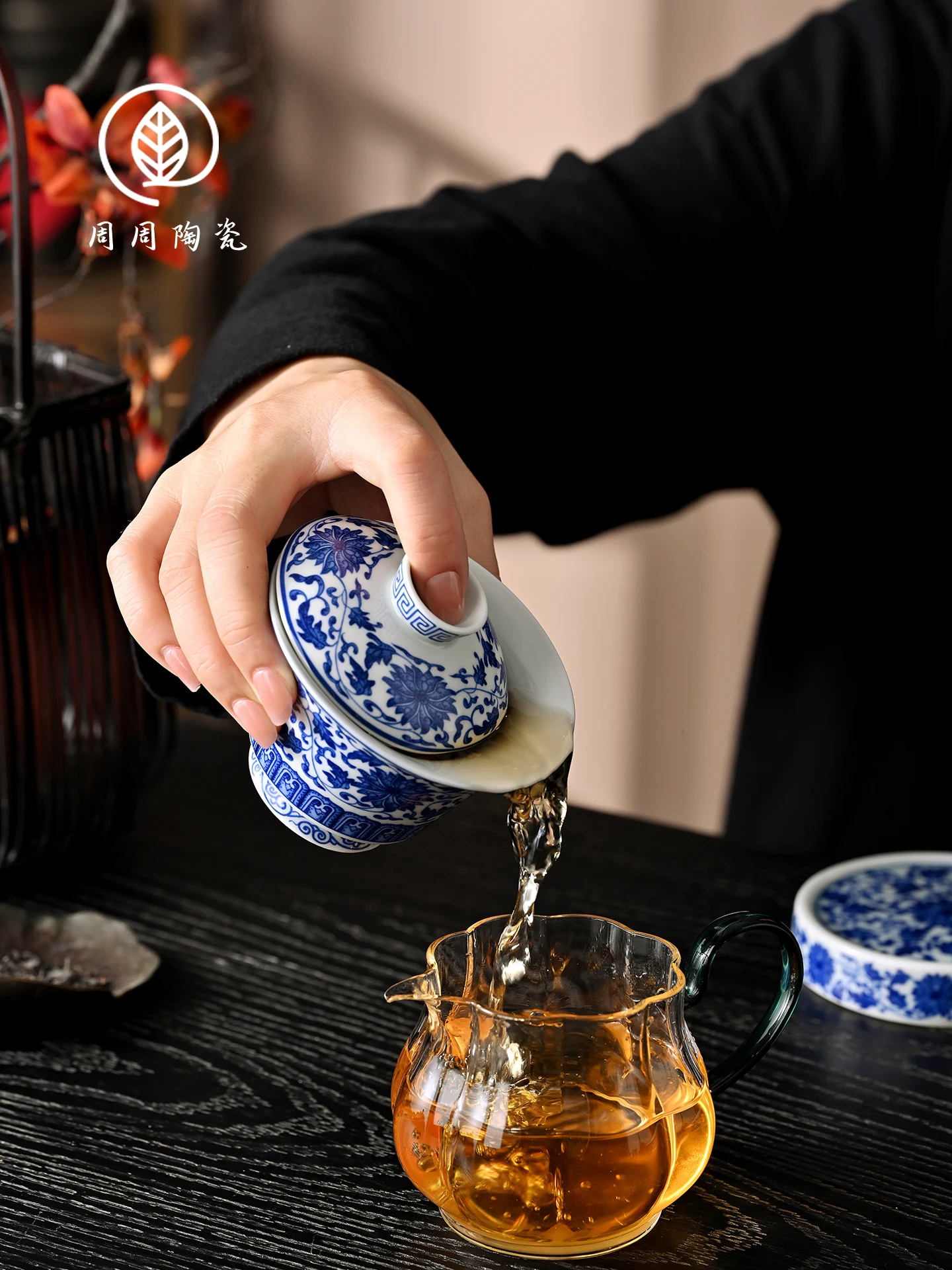 Handmade Jingdezhen Blue and White Flower Interlock Branch Hover Gaiwan Not Hot Tea Brewing Bowl Household Ceramic Kung Fu Cup