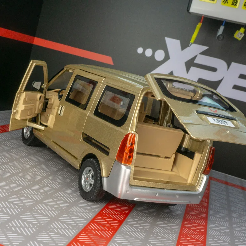 1:24 wuling rongguang van alta simulação diecast liga de metal modelo carro som luz puxar para trás coleção crianças brinquedos presentes