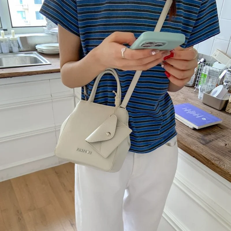 حقائب يد نسائية أنيقة مصنوعة من الجلد الطبيعي، حقائب يد عالية الجودة للنساء من قبل العلامة التجارية الفاخرة المصممة الشهيرة