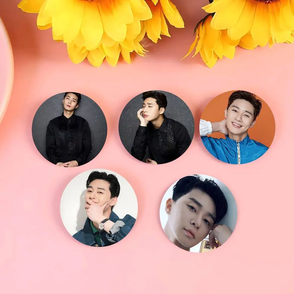 P-Park Seo-joon شارات 32/44/58 مللي متر دبابيس كرتونية مستديرة دبابيس يدوية لحقيبة الظهر مجوهرات اكسسوارات هدايا شارة إبداعية