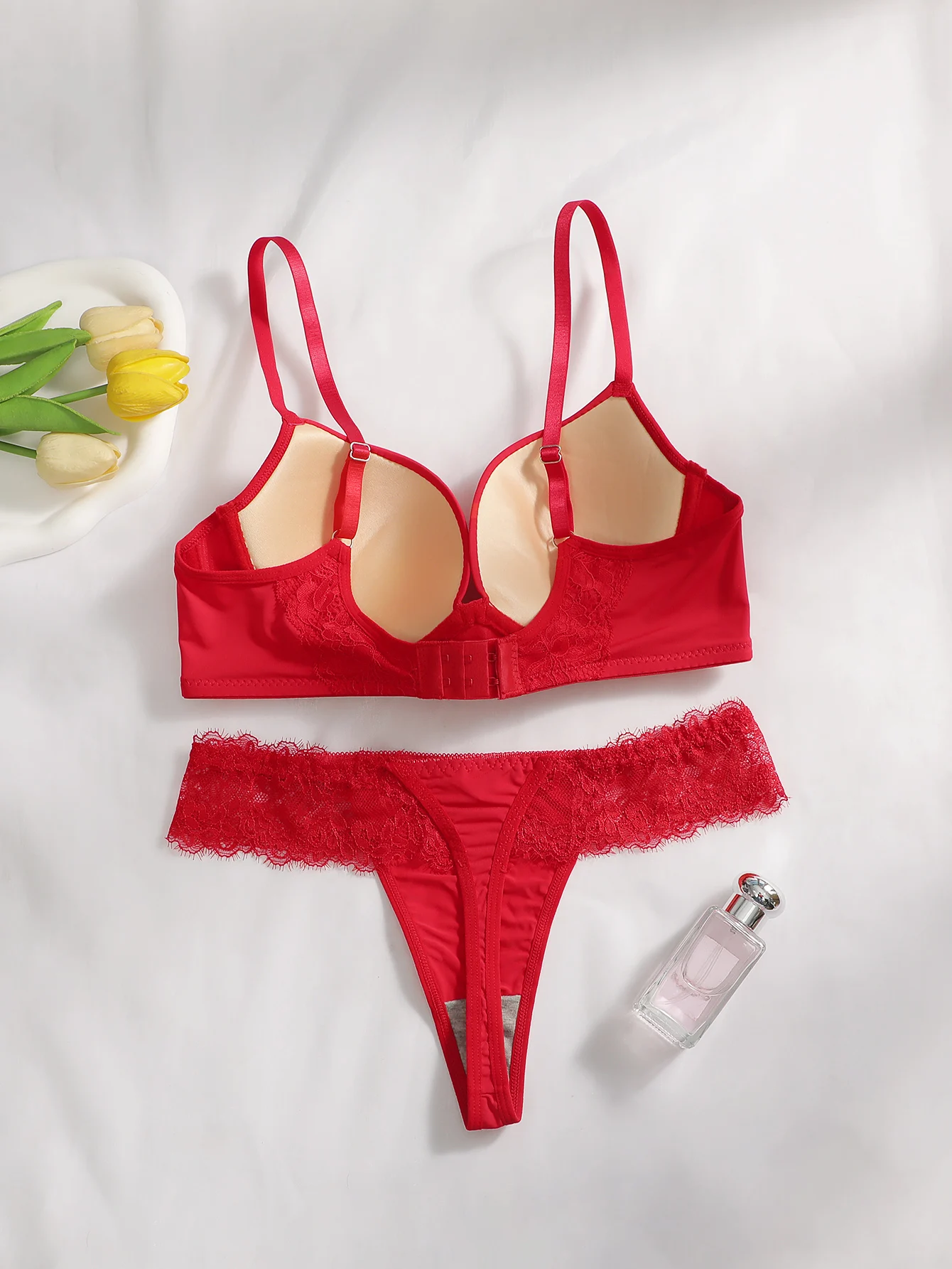 Dámská sexy vyšívaná krajková spodní souprava s ocelovými obroučkami, nastavitelnými ramenními popruhy, pohodlnou podprsenkou J2527 - náhled 2