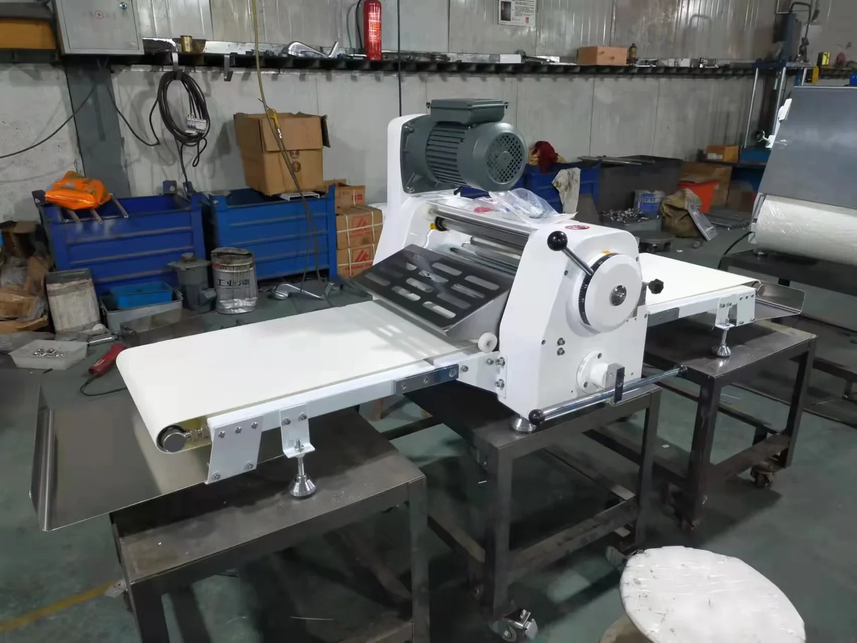 Aço inoxidável Commerical Massa Rolo Sheeter, Padaria Equipamentos, Croissant Cutter Machine