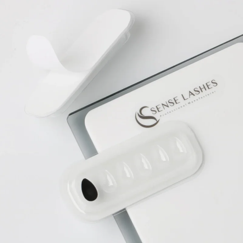 رموش تحسس 50 قطعة من صواني الغراء ذاتية الالتصاق من مادة PVC للاستعمال مرة واحدة لملحقات الرموش وسادات الغراء أدوات المكياج