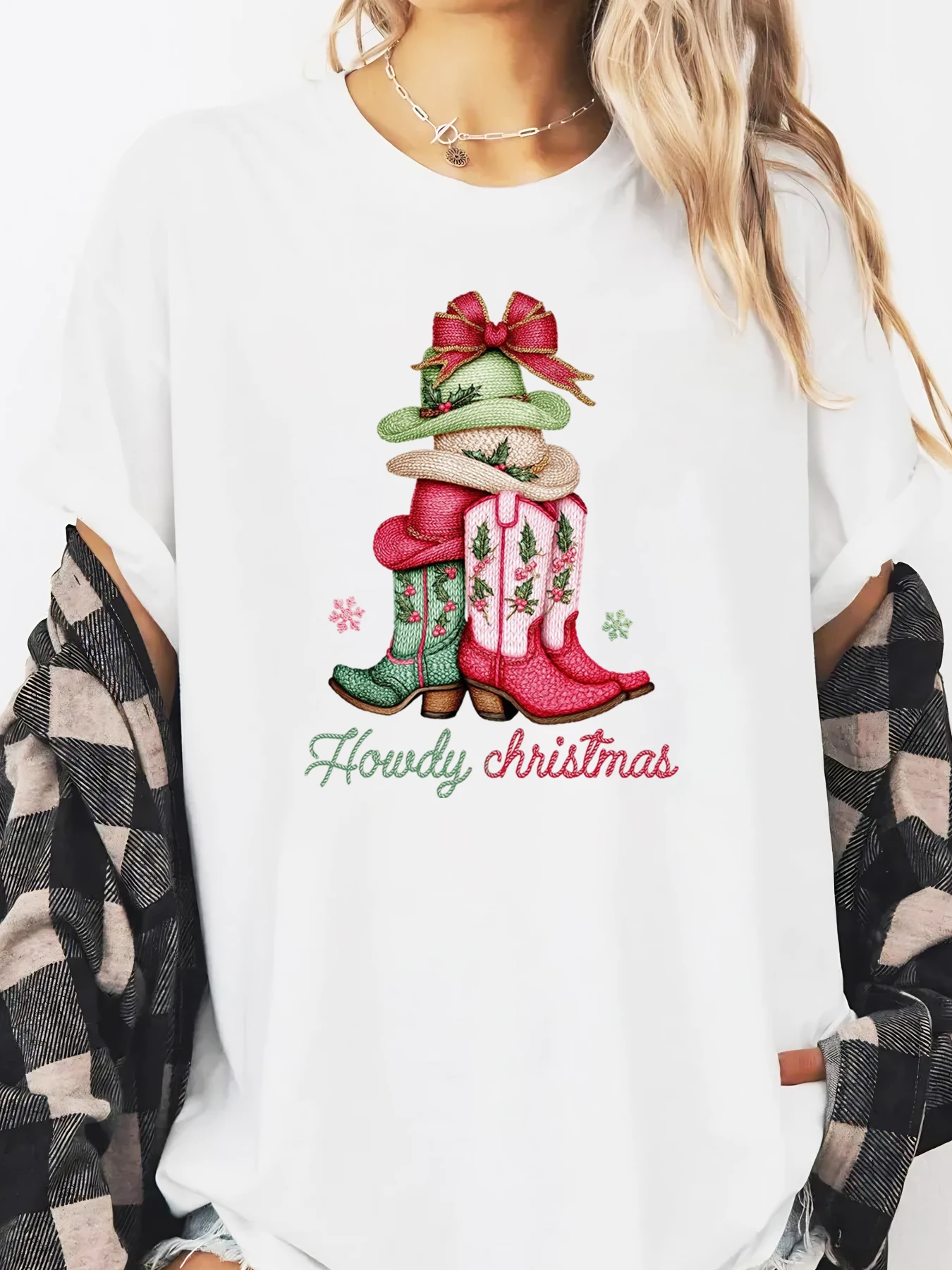 أحذية رعاة البقر شجرة عيد الميلاد Howdy عيد الميلاد طباعة تي شيرت عطلة المرأة لباس غير رسمي أبيض حجم كبير