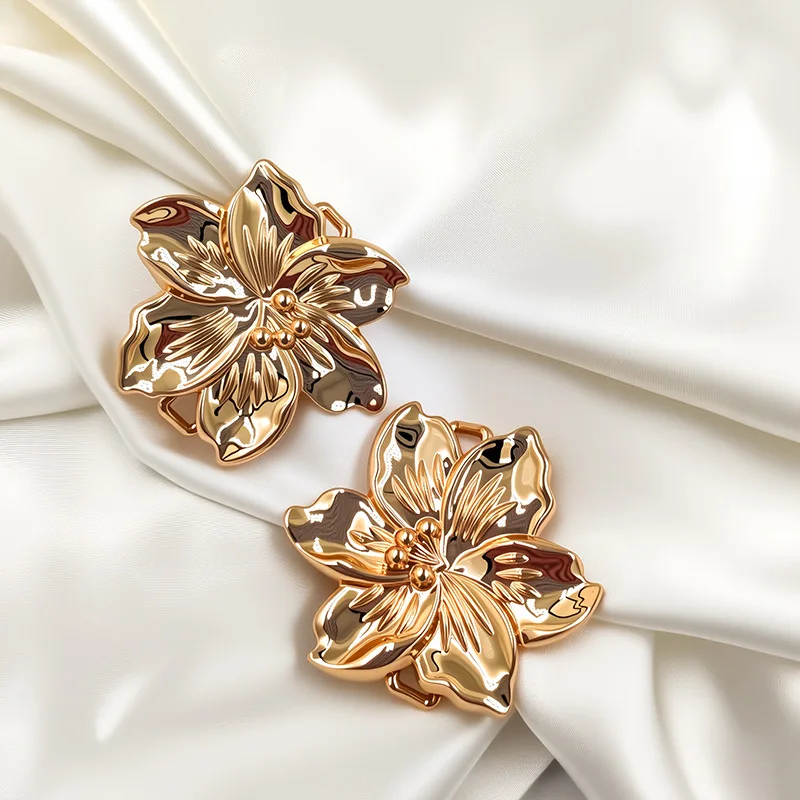 Beautiful Flower Buckles 40mm Bright Gold Color Metal Buckle Silk Scarf Buckle Clothing Accessories