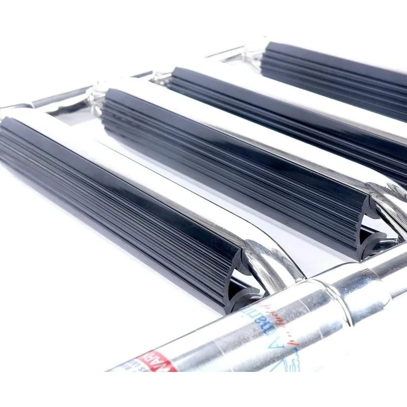 سلم عائم بـ 4 خطوات سهل الصعود، تصميم قابل للطي وقابل للإزالة وخطوات واسعة للدخول الخلفي الآمن.