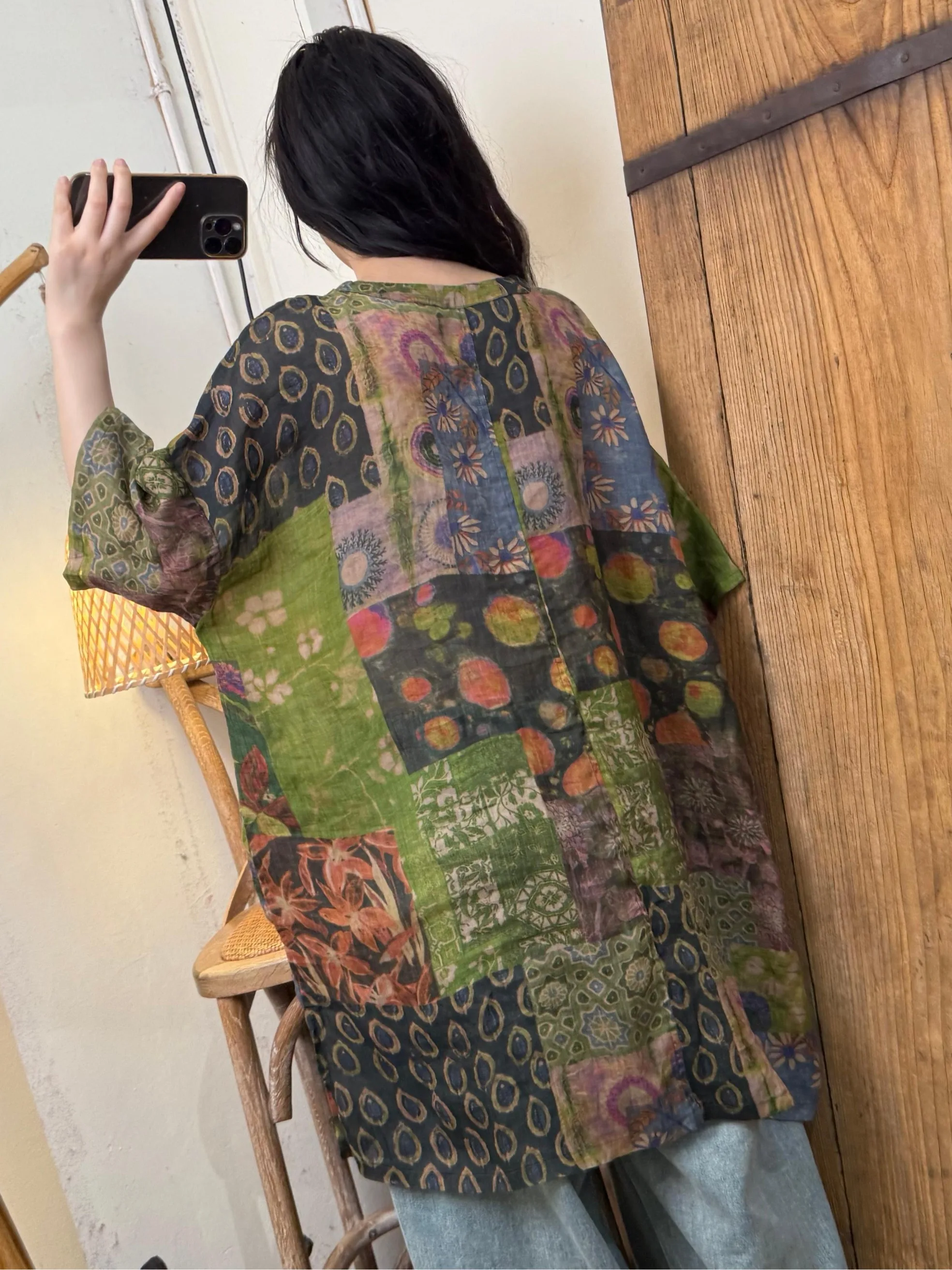 

Artistic Patchwork Printed Lightweight Flax T-irt Large Size Women's Five-Quarter Sve V-Ne Mid-Length Casual Top Summer