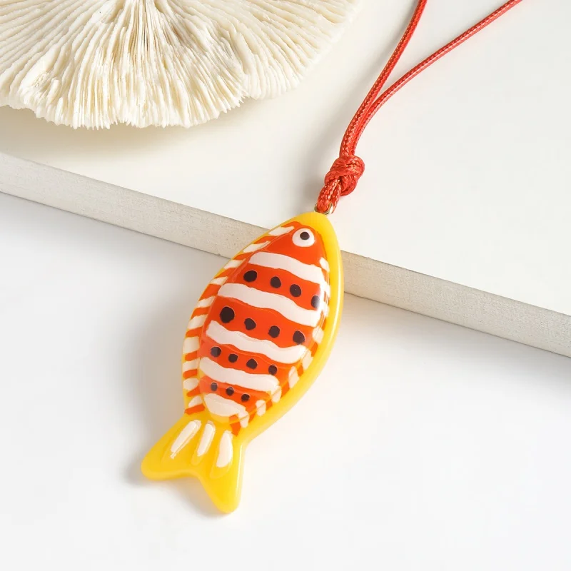 ¡Nuevo! Collar con colgante de hombre y mujer trenzado con cordón de pez Tropical del océano exquisito, joyería de temperamento versátil