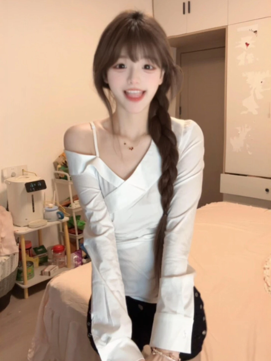 

Женская приталенная короткая рубашка с V-образным вырезом и длинным рукавом, модная повседневная модель с асимметричным плечом, премиум-класс, весна 2026