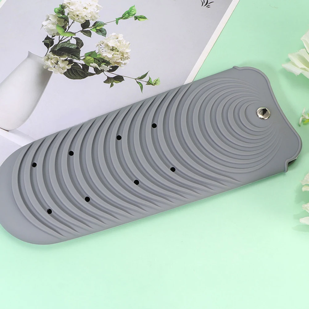 

2Pcs Heatproof Silicone Curling Iron Holder Large Size Travel Case Heat Sleeve Protective Sleeve for Hair Straightener Hot Tools