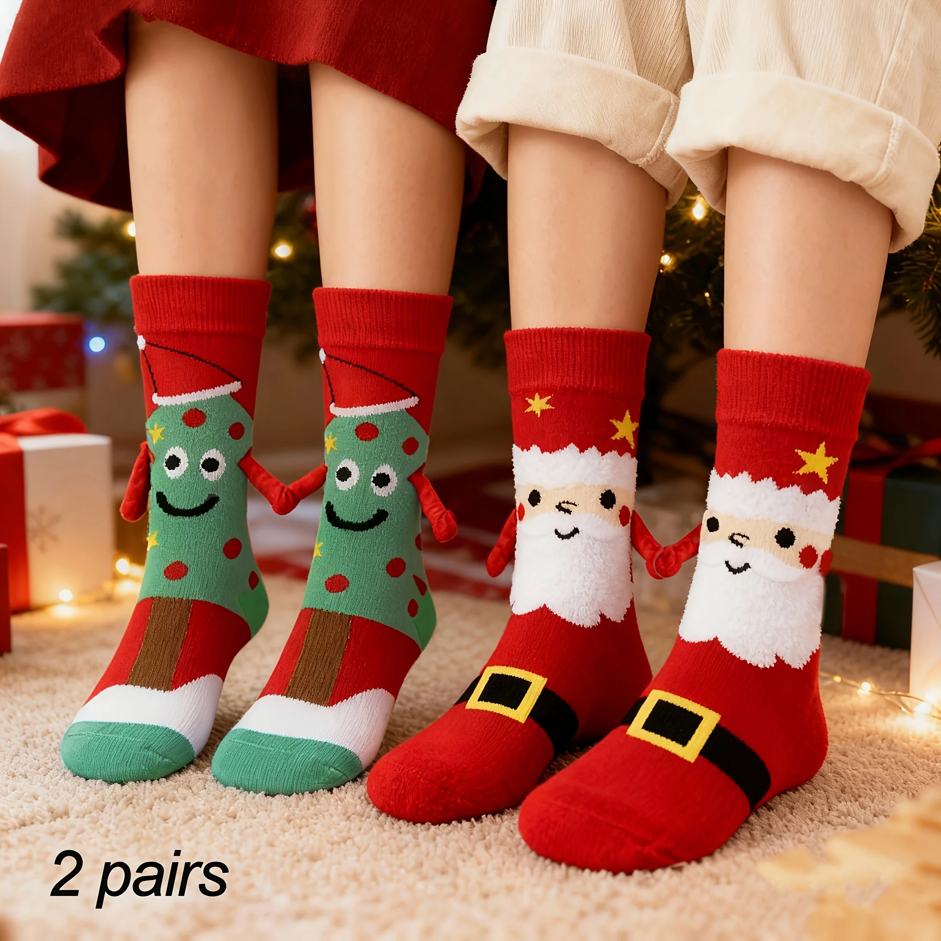 4/2 Pairs of Randomly Assorted Styles of Christmas Magnetic Grip Socks for Women, Mid-Calf Length, Cute Couple-Themed Socks for Autumn and Winter (Christmas Tree, Santa Claus), Suitable for Women and Couples, Satisfyin