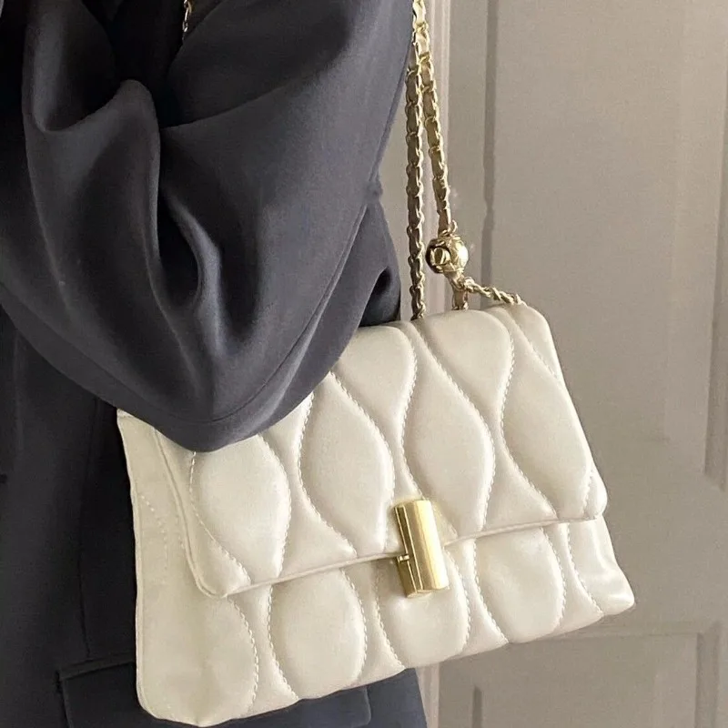 Small Fragrant Breeze Cream Small Square Bag Women\'s Bag New Niche Design Chain Crossbody Bag Versatile Commuting Shoulder Bags