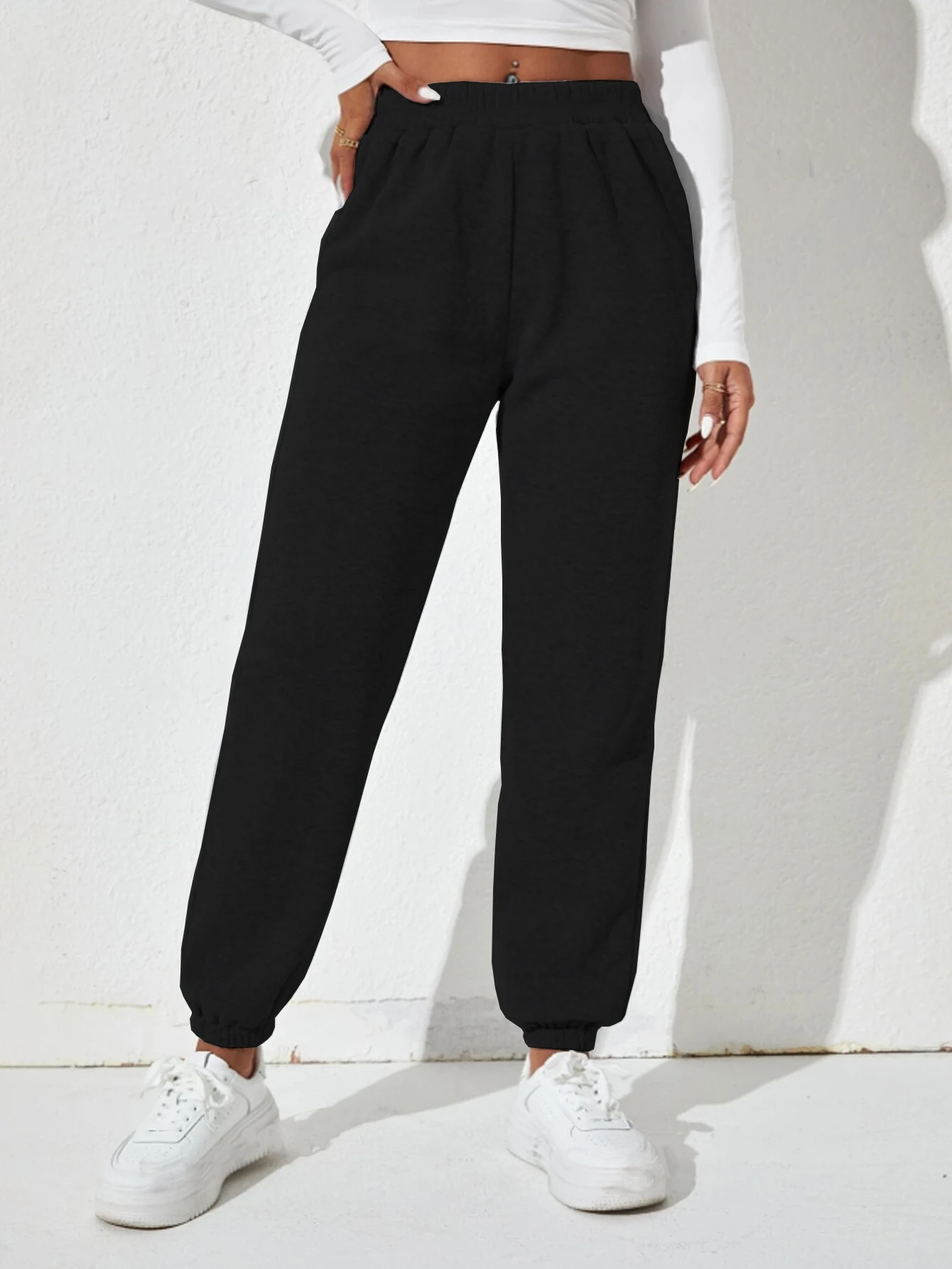 Women Black Elastic Waist Sweat Pants Casual Every Day Pants Solid Sweatpants