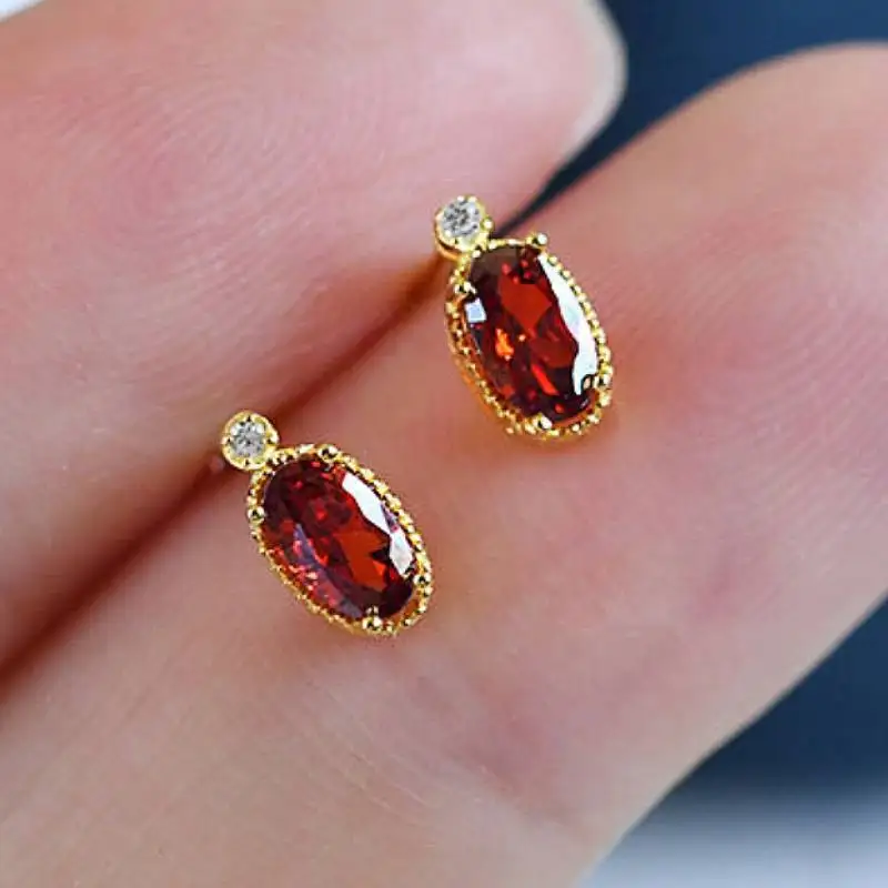 Huitan Mini-Ohrstecker für Damen, eingelegt, weiß/rot, glänzend, CZ, einfache Accessoires für Hochzeit, Alltag, vielseitiger Mode-Party-Schmuck