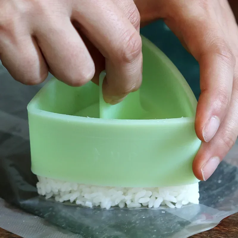 

2021 New DIY Sushi Mold Onigiri Rice Ball Food Press Triangular Sushi Maker Mold Sushi Kit Japanese Kitchen Bento Accessories
