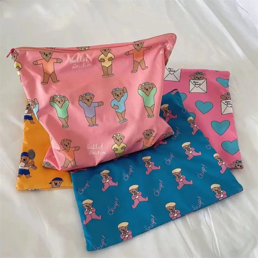 Bolsa de maquillaje con patrón de oso, bolsa de cosméticos de gran capacidad Kawaii, bolsa de papelería de dibujos animados portátil, moda