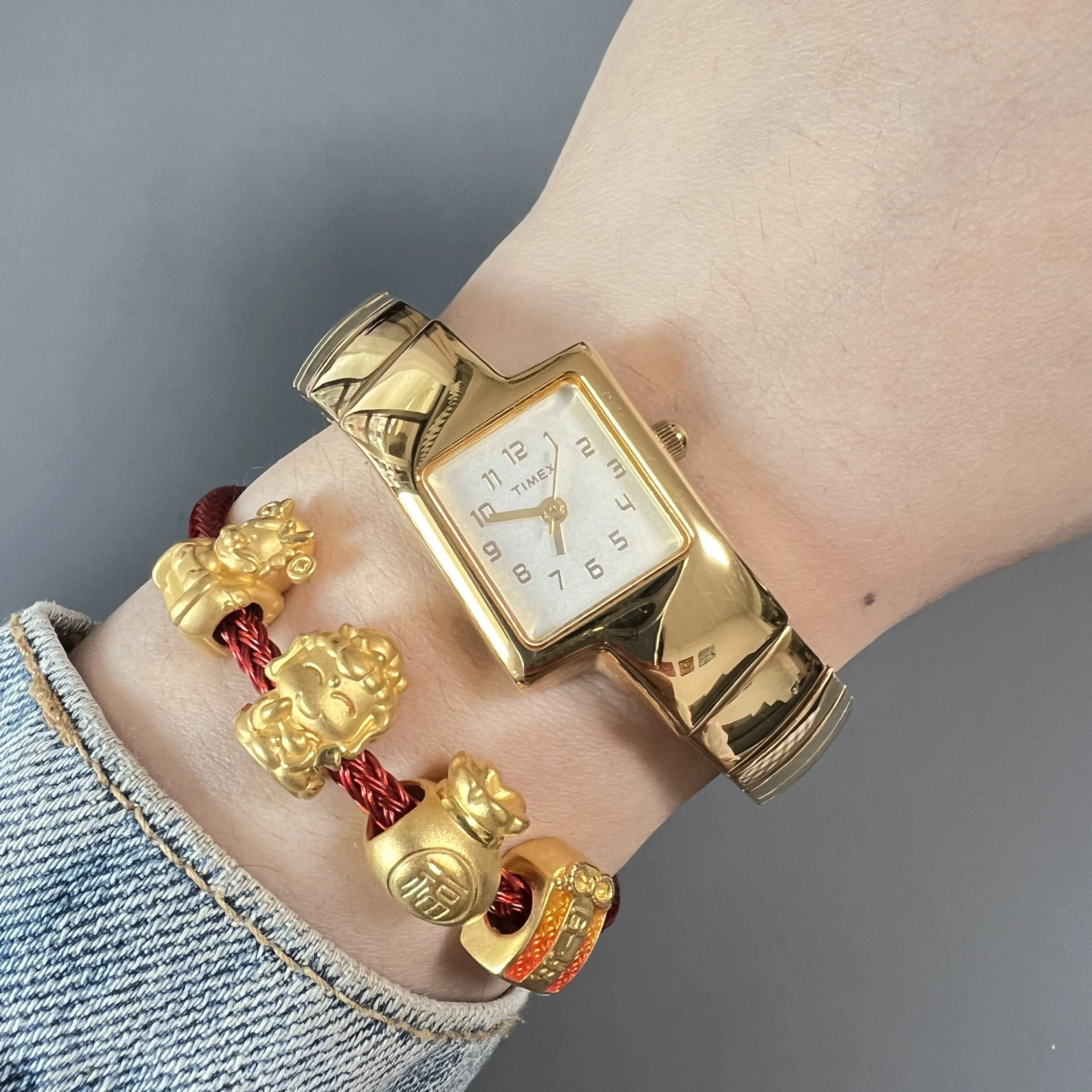 

2025 позолоченные маленькие квадратные пластины кварцевые маленькие золотые часы женские часы средневековые ретро