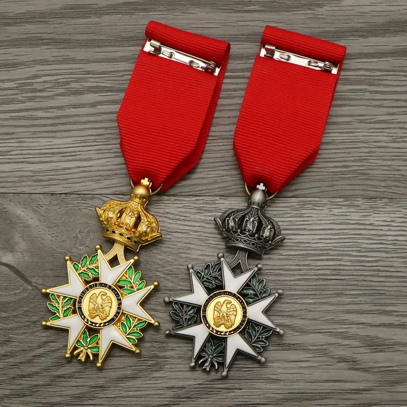 Retro Reproduction Medal of Honor of The French Emperor Napoleon's Senior Knights Badges Ornaments For Military Fans Gifts