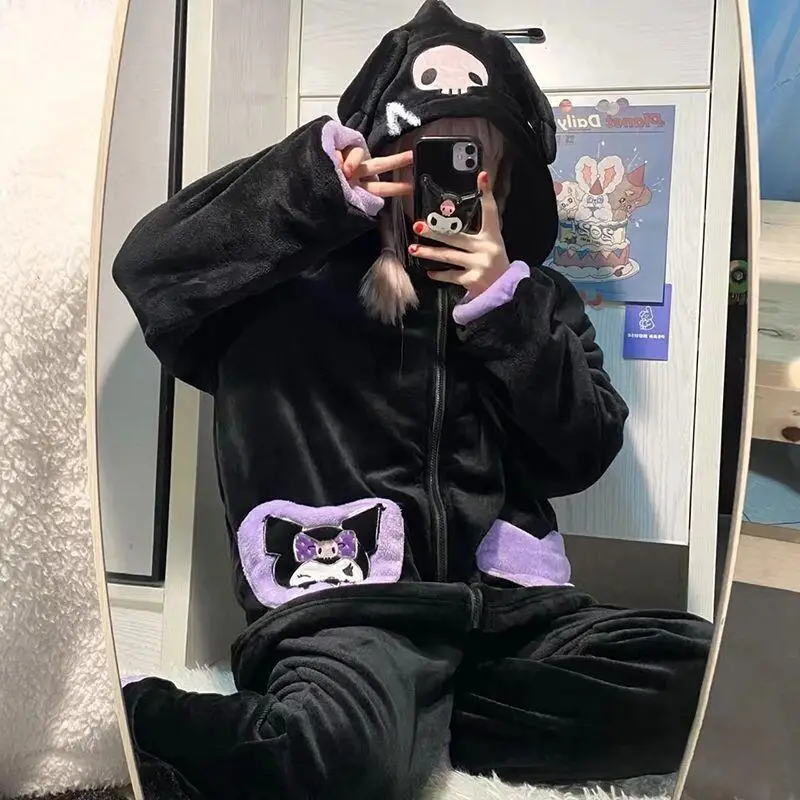 Conjunto de pijamas Sanrio Kuromi de lana coralina para mujer, ropa de casa de estilo coreano, ropa de dormir gruesa de felpa para otoño e invierno, se puede usar en el exterior