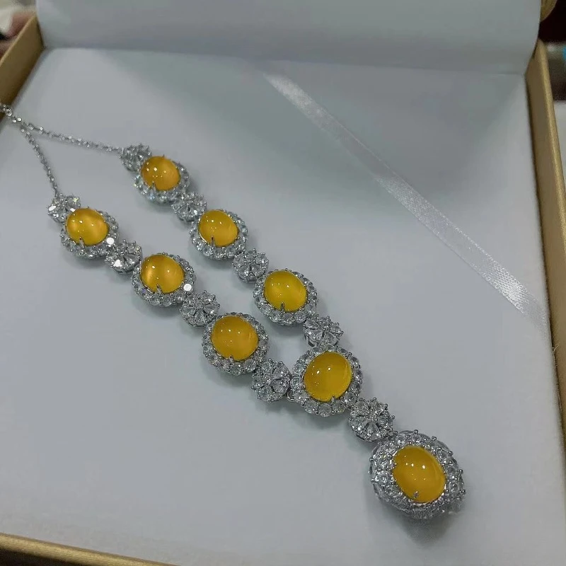 

Natural Chalcedony Exquisite Egg Surface Collarbone Chain Women's Model