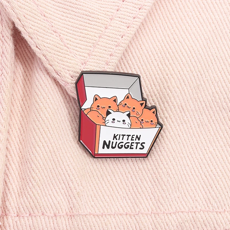 Eine Schachtel mit Kätzchen Nuggets Emaille Pin Cartoon Lustige Katze Fast Food Katzenliebhaber Brosche Revers Rucksack Abzeichen Schmuck Geschenk für Freunde
