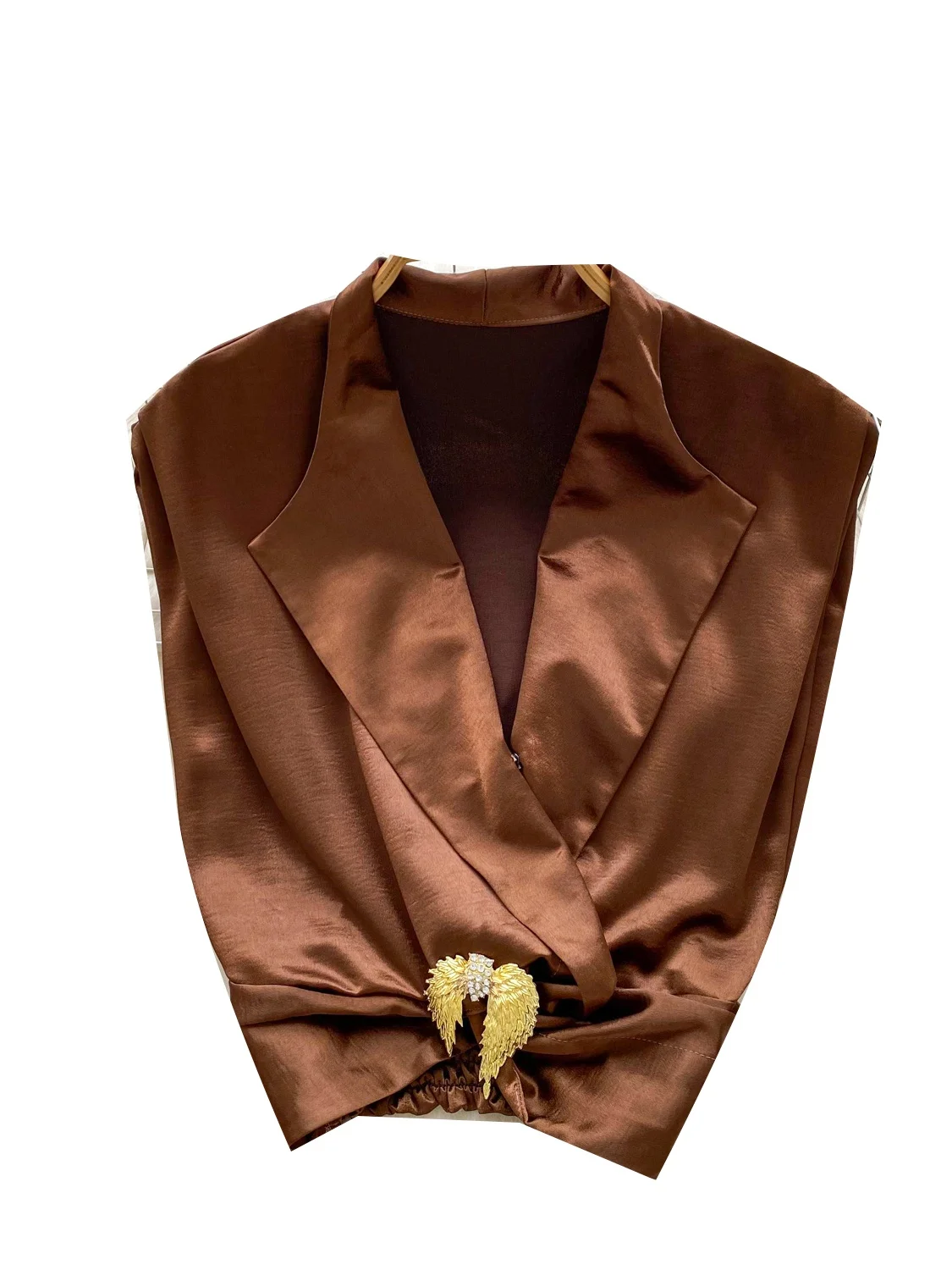 Luxuoso estilo britânico cetim sensação sem mangas terno colarinho csa fena verão fivela de metal crimento curto ba...