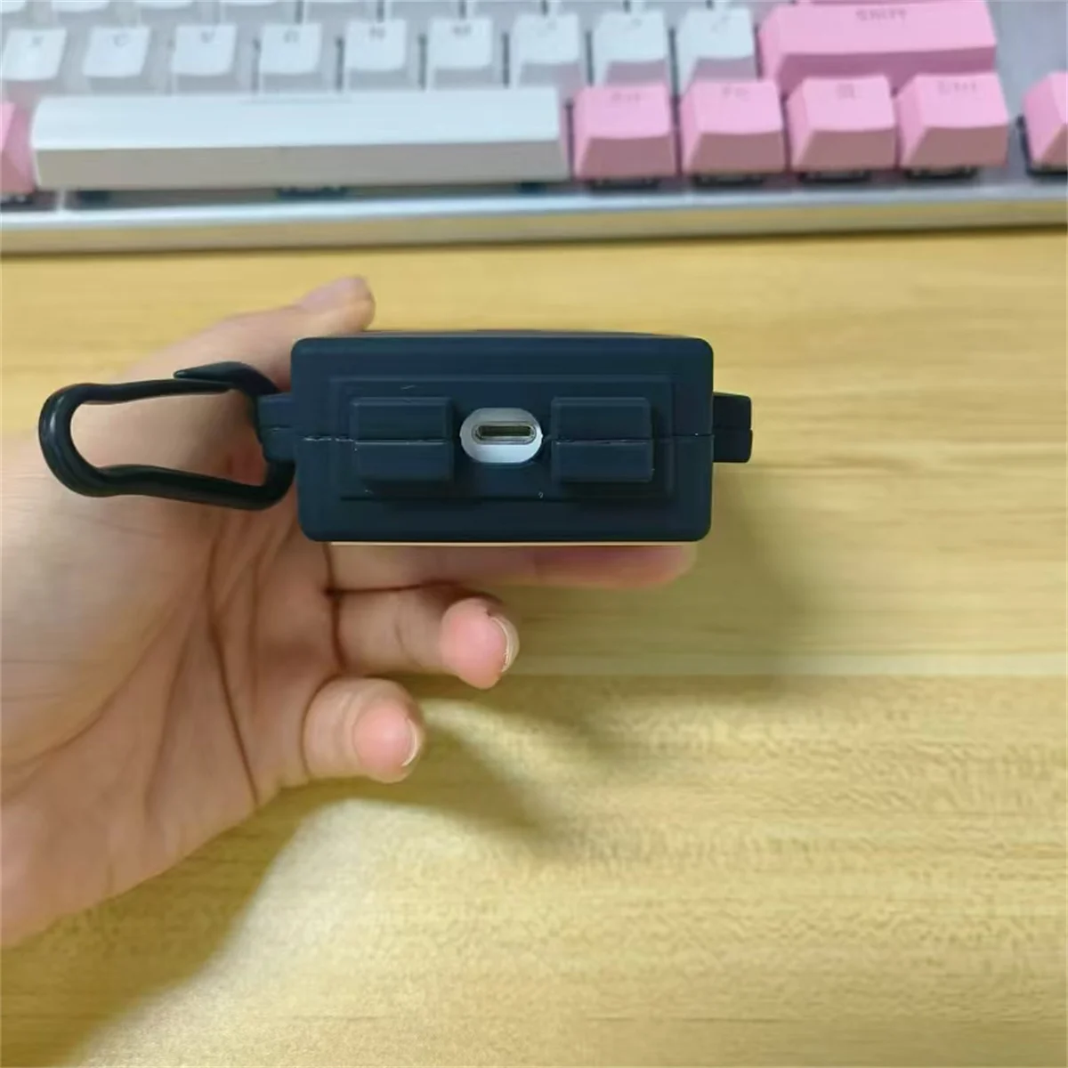 غطاء لـ AirPods الجيل الرابع للأولاد ، علبة سماعات أذن جديدة مع خطاف ، تصميم روبوت إبداعي ، سيليكون لطيف ، Airpods 4 ،