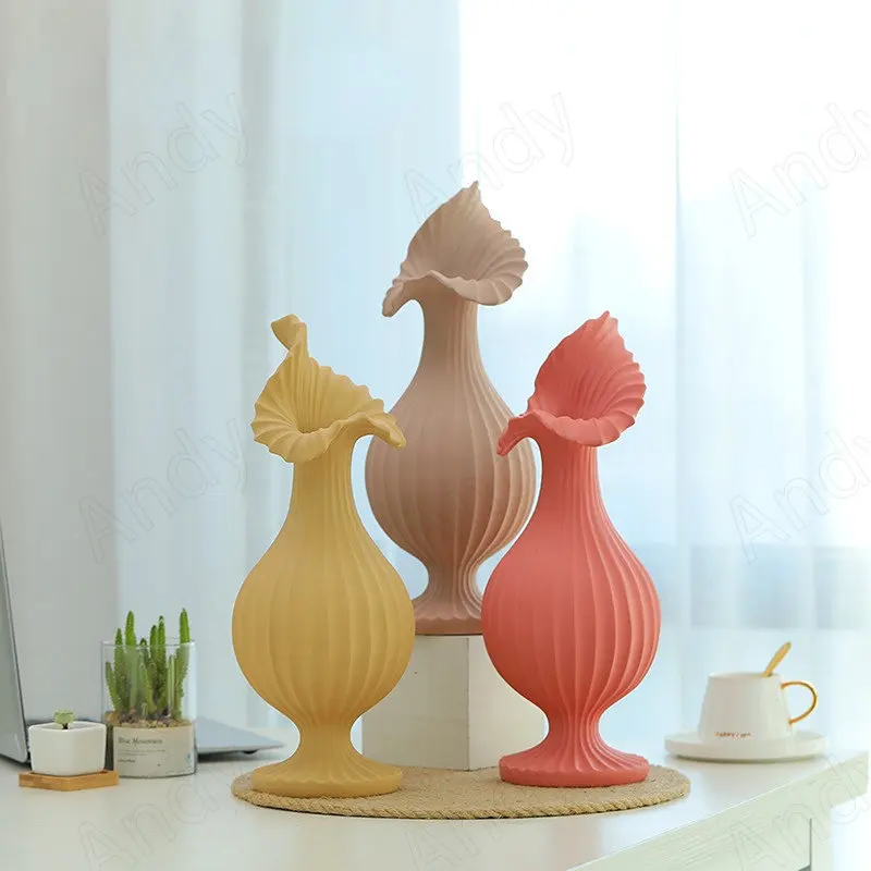 Northern Europe Resin Vase Simplicity Vertical Stripe Relief Ornaments Creative Dried Flower Organizer Modern Home Decoration