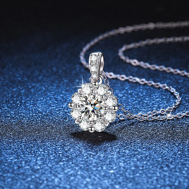 D Color Moissanite Pendant Necklace Women's Sunflower Necklace 1 Carat Moissanite Silver Necklace Platinum PT950 Mark