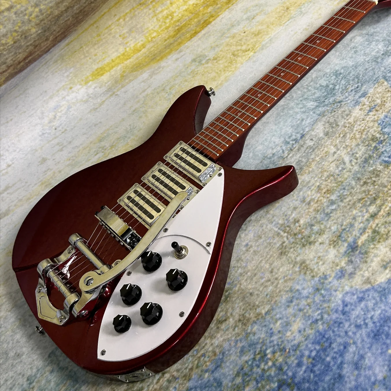 Rickenbacker 325 E-Gitarre, Tremolo-System-Brücke, metallische rote Farbe, Korpus aus Lindenholz, kostenloser Versand, Gleeson