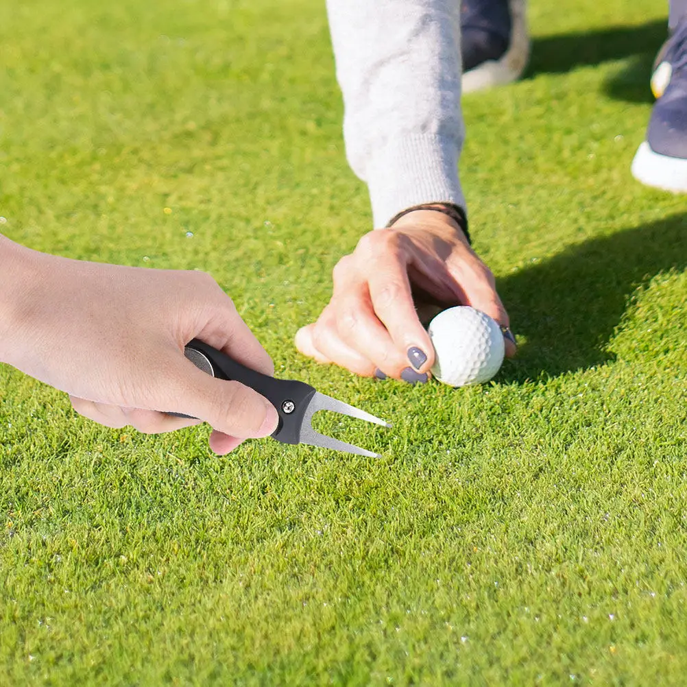 

2Pcs Compact Divot Tool for Golf Course Use Dual Function Ball Marker and Divot Fork Professional Golf Grass Repair Tool